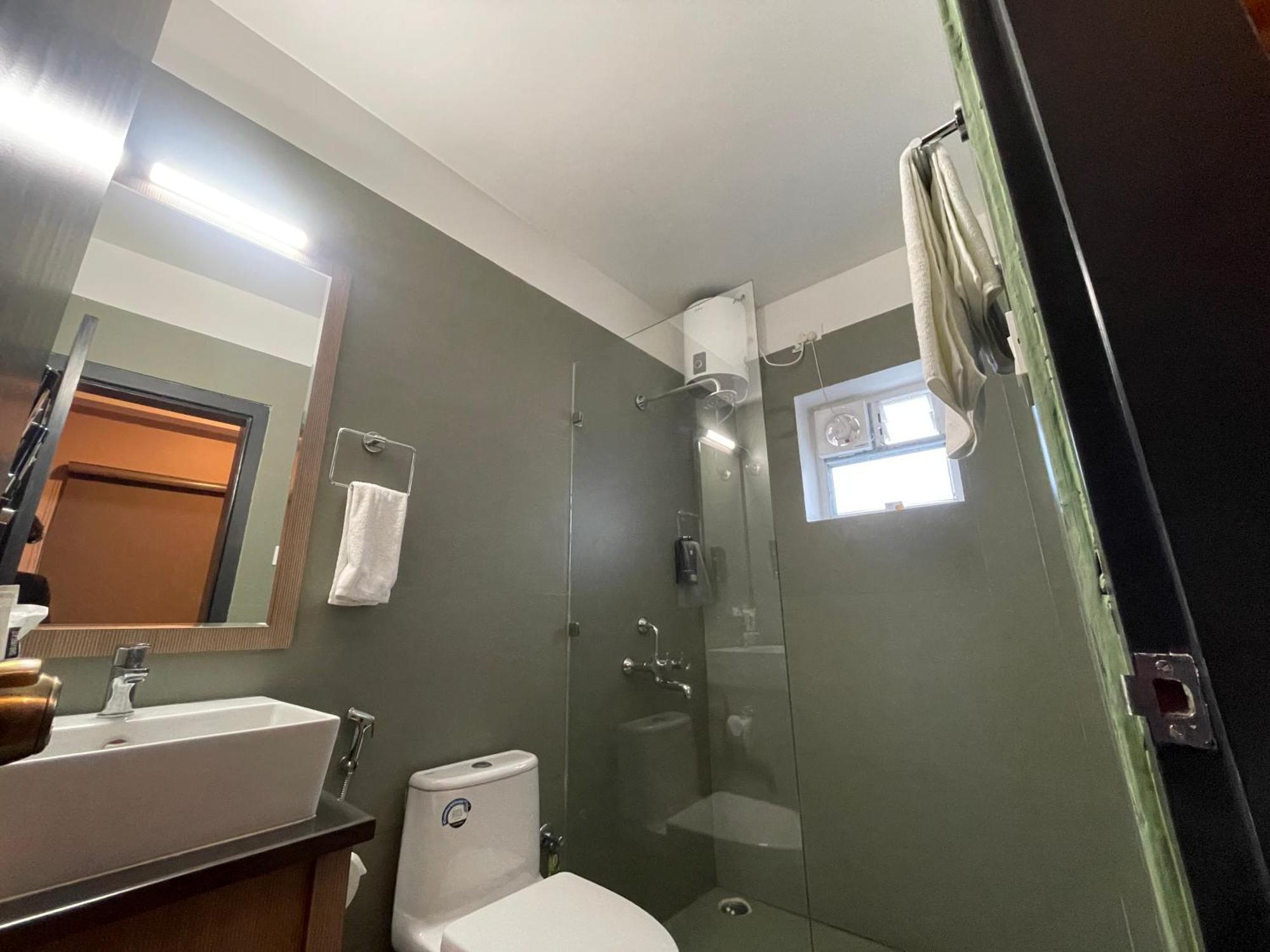 The Dibrugarh Address Otel Dış mekan fotoğraf
